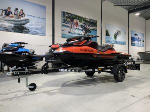 Przyczepa do skuterów wodnych JET SKi w salonie